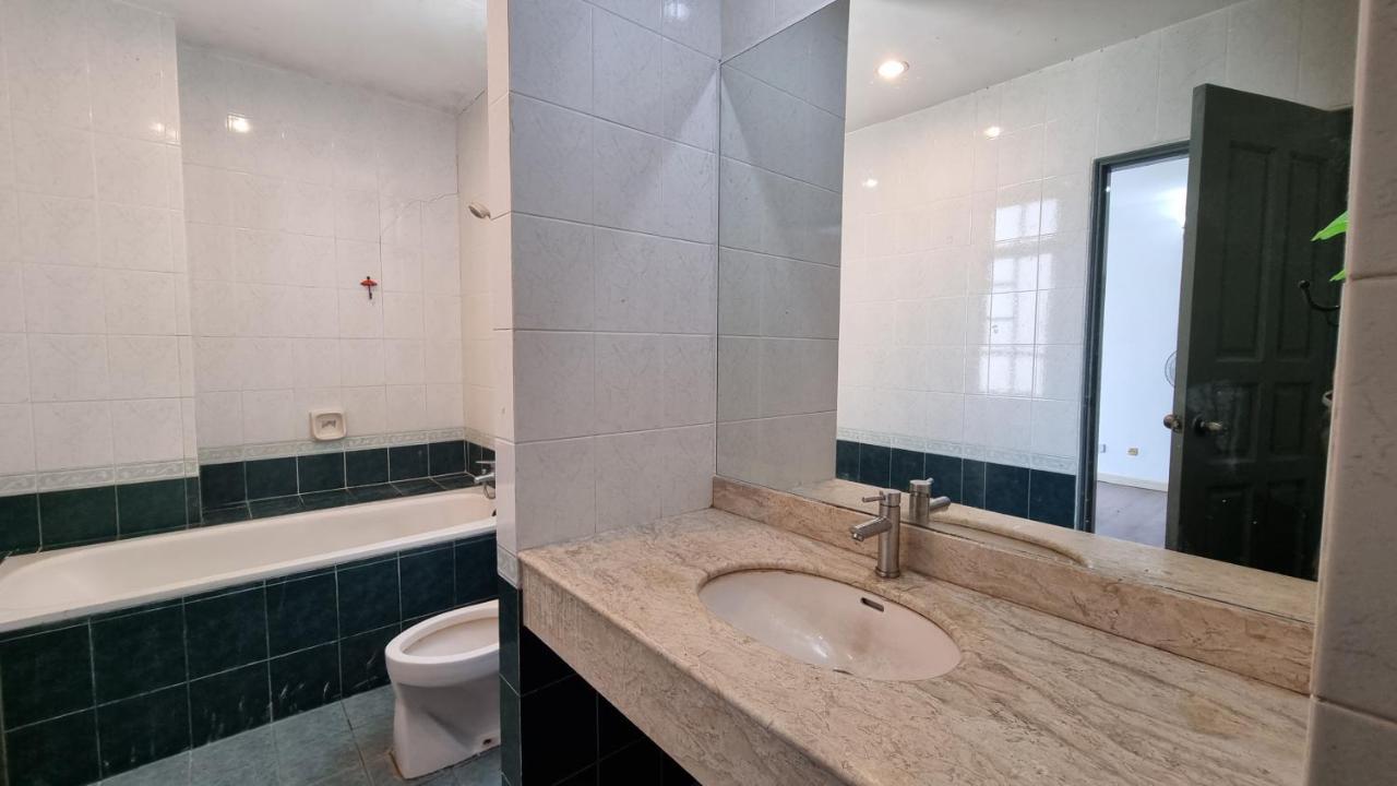 Kenyalang Emerald Riverine Homestay Kuching Bagian luar foto