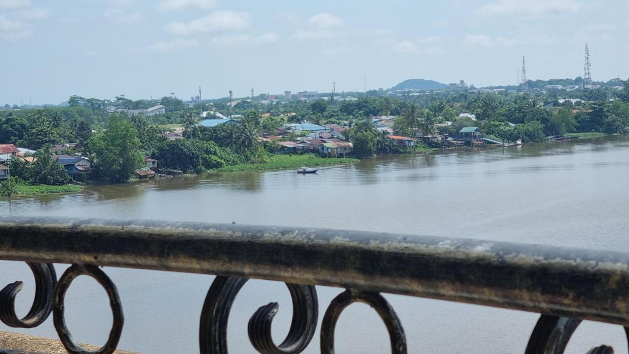 Kenyalang Emerald Riverine Homestay Kuching Bagian luar foto