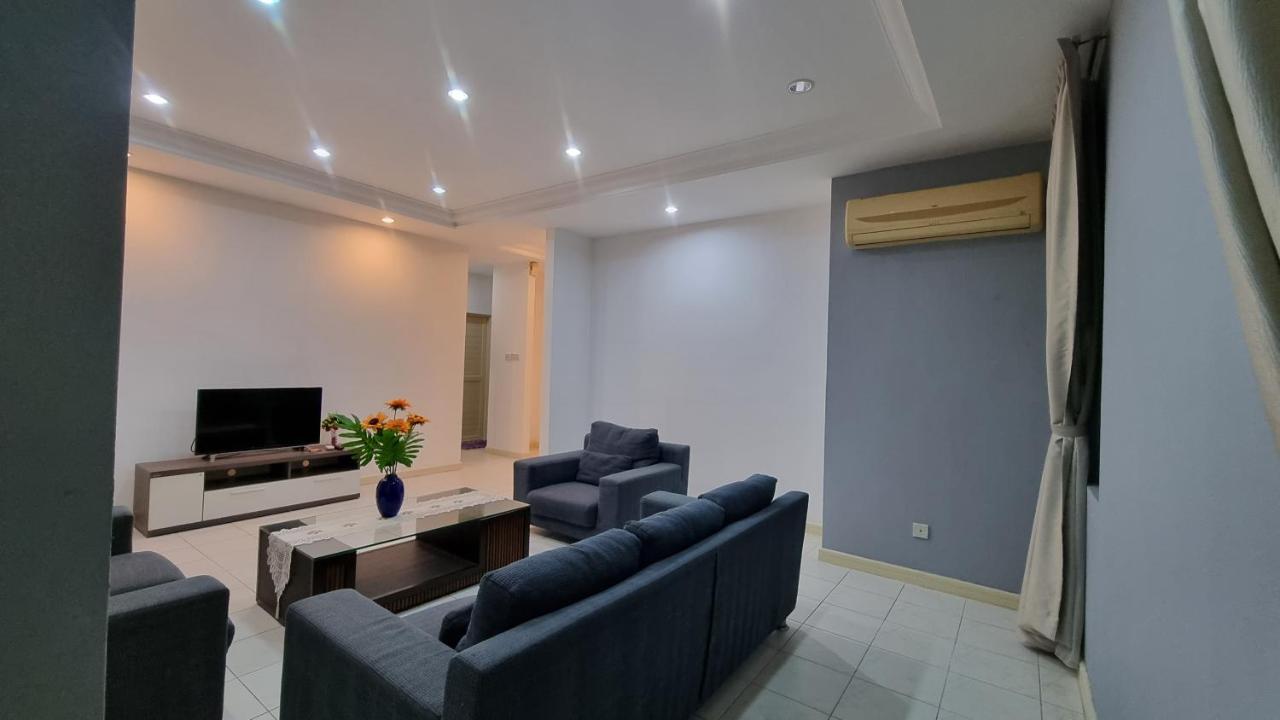 Kenyalang Emerald Riverine Homestay Kuching Bagian luar foto
