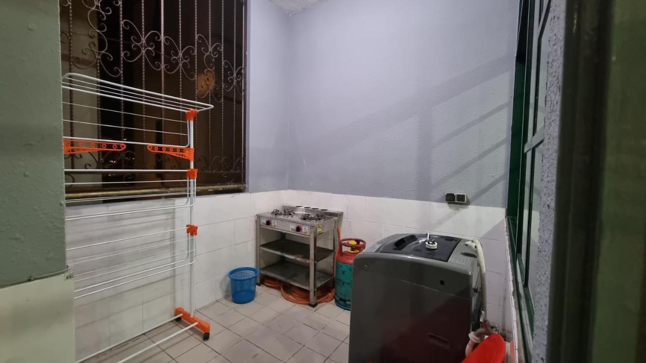 Kenyalang Emerald Riverine Homestay Kuching Bagian luar foto