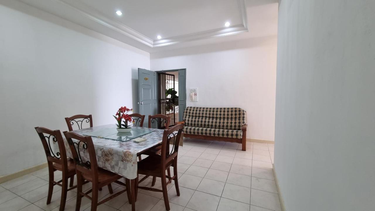 Kenyalang Emerald Riverine Homestay Kuching Bagian luar foto