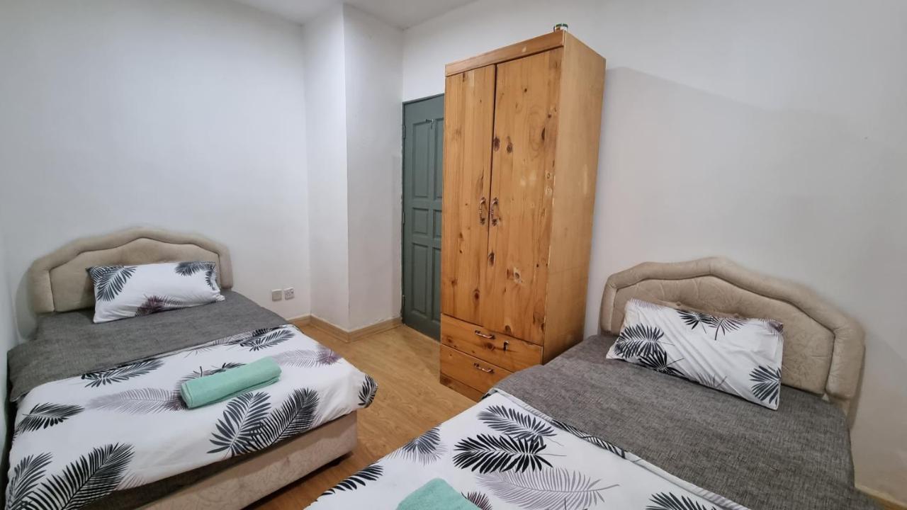 Kenyalang Emerald Riverine Homestay Kuching Bagian luar foto