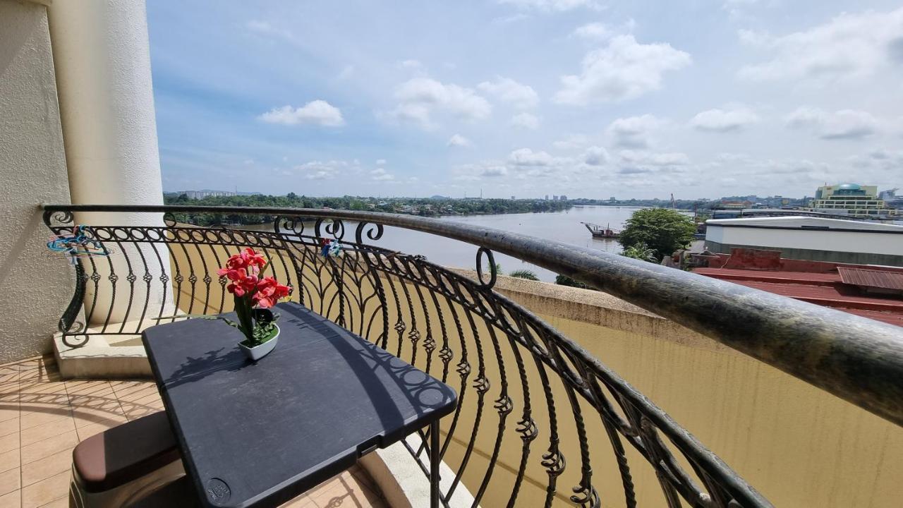 Kenyalang Emerald Riverine Homestay Kuching Bagian luar foto