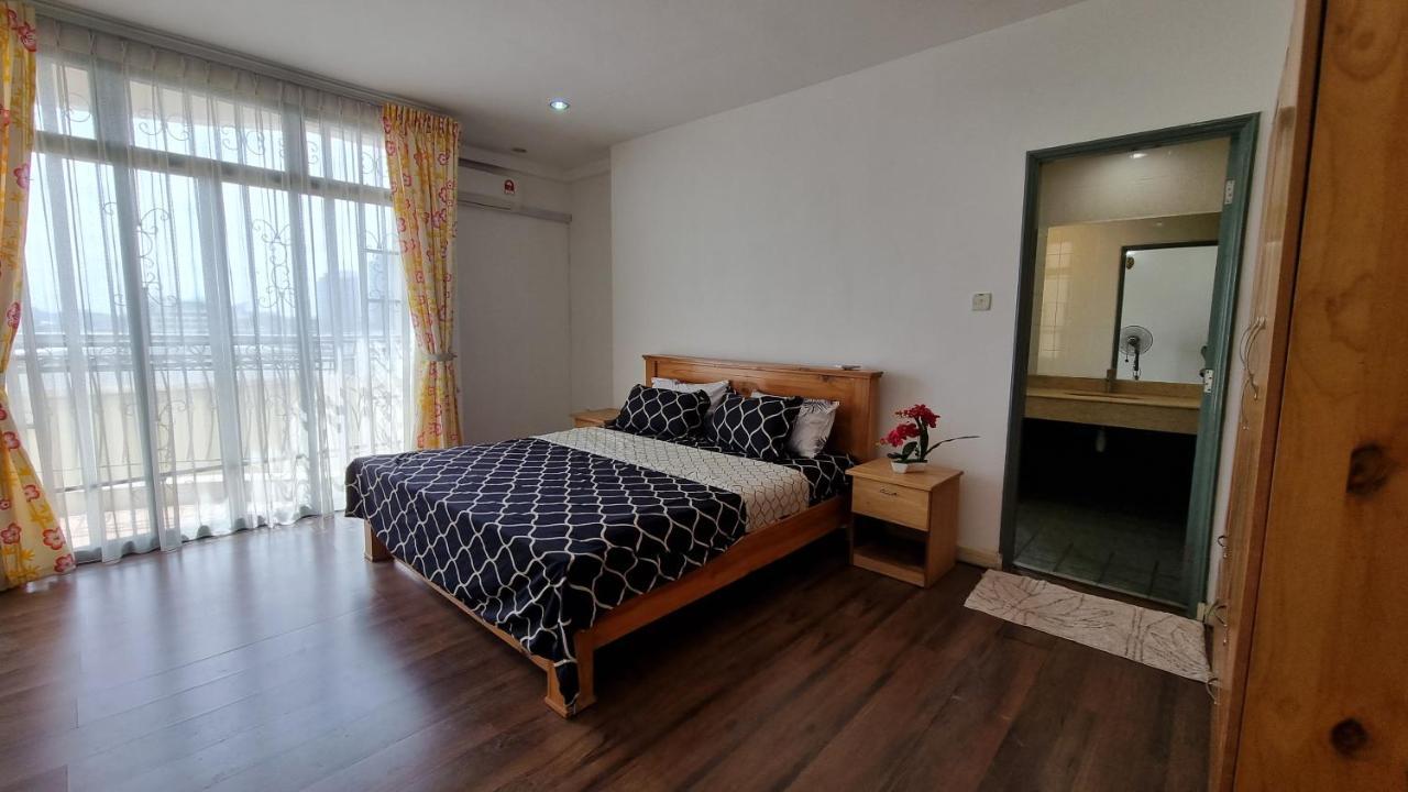 Kenyalang Emerald Riverine Homestay Kuching Bagian luar foto
