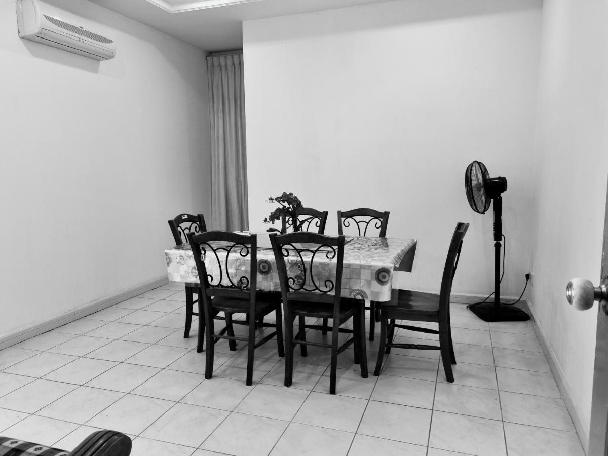 Kenyalang Emerald Riverine Homestay Kuching Bagian luar foto